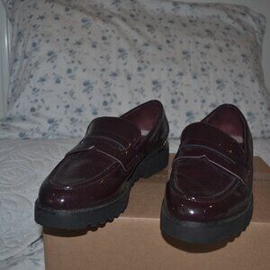 Pre-owned Pair of Franco Sarto Sole Lofers in a Burgundy color size 8.5.